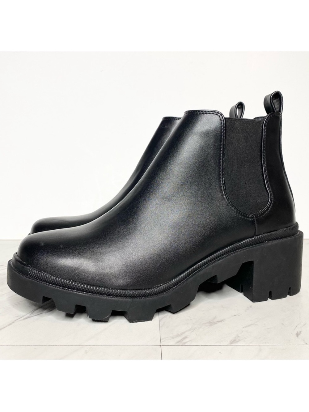 Steve Madden Hadlee Lug Sole Black Faux Leather Chelsea Bootie 10M